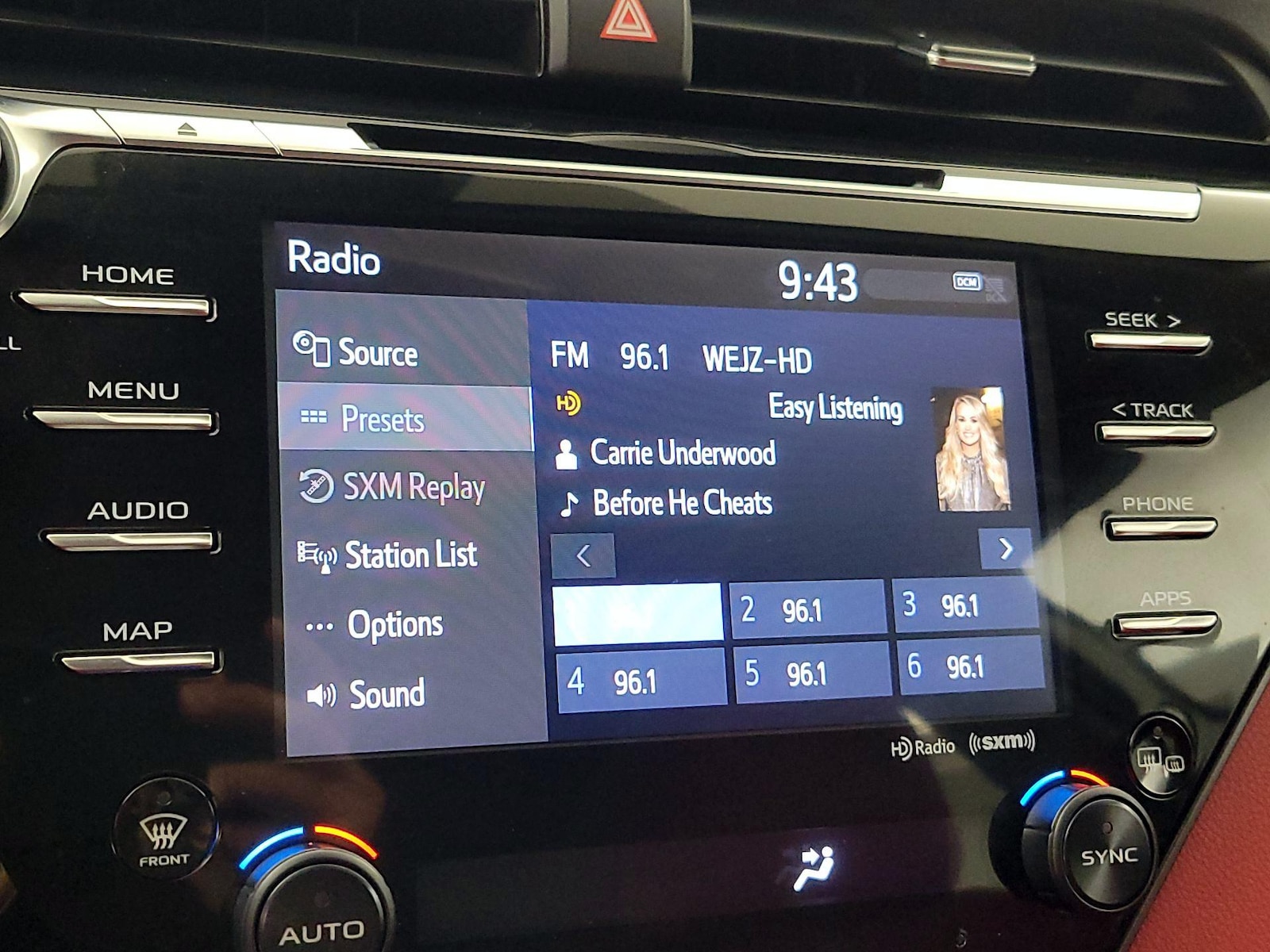 2019 Toyota Camry XSE - Photo 16