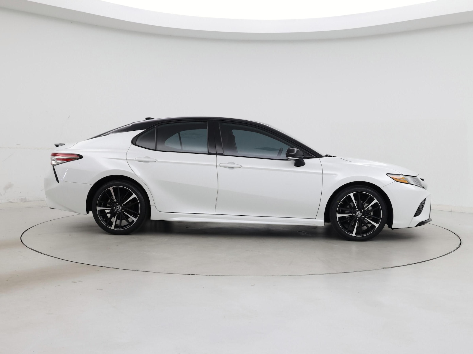 2019 Toyota Camry XSE - Photo 8