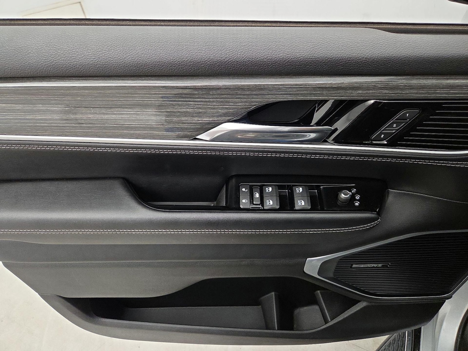 2022 Jeep Wagoneer Series II - Photo 13