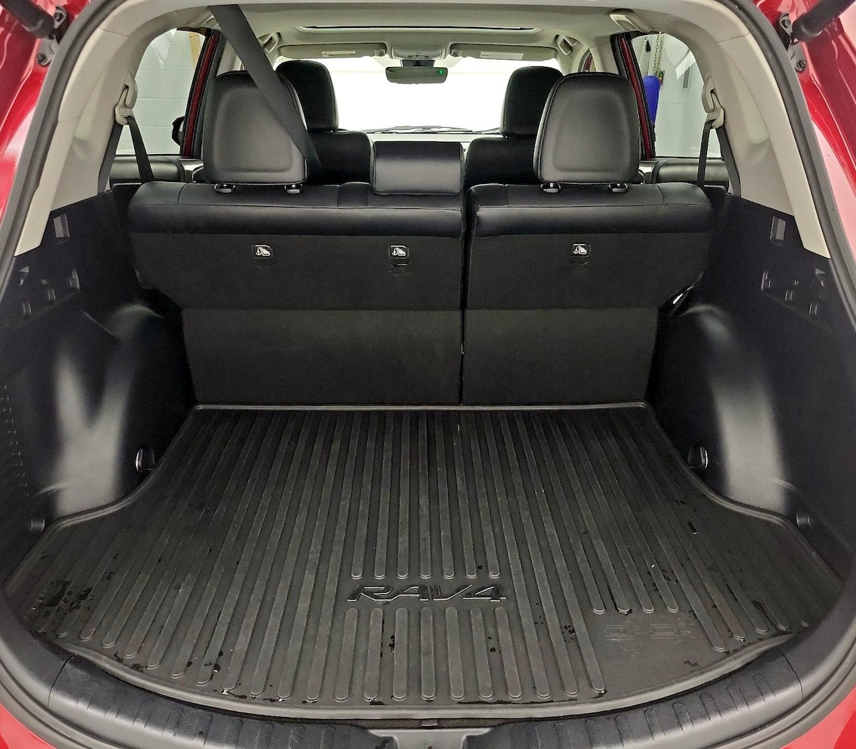 Trunk/Cargo (Seats Up)