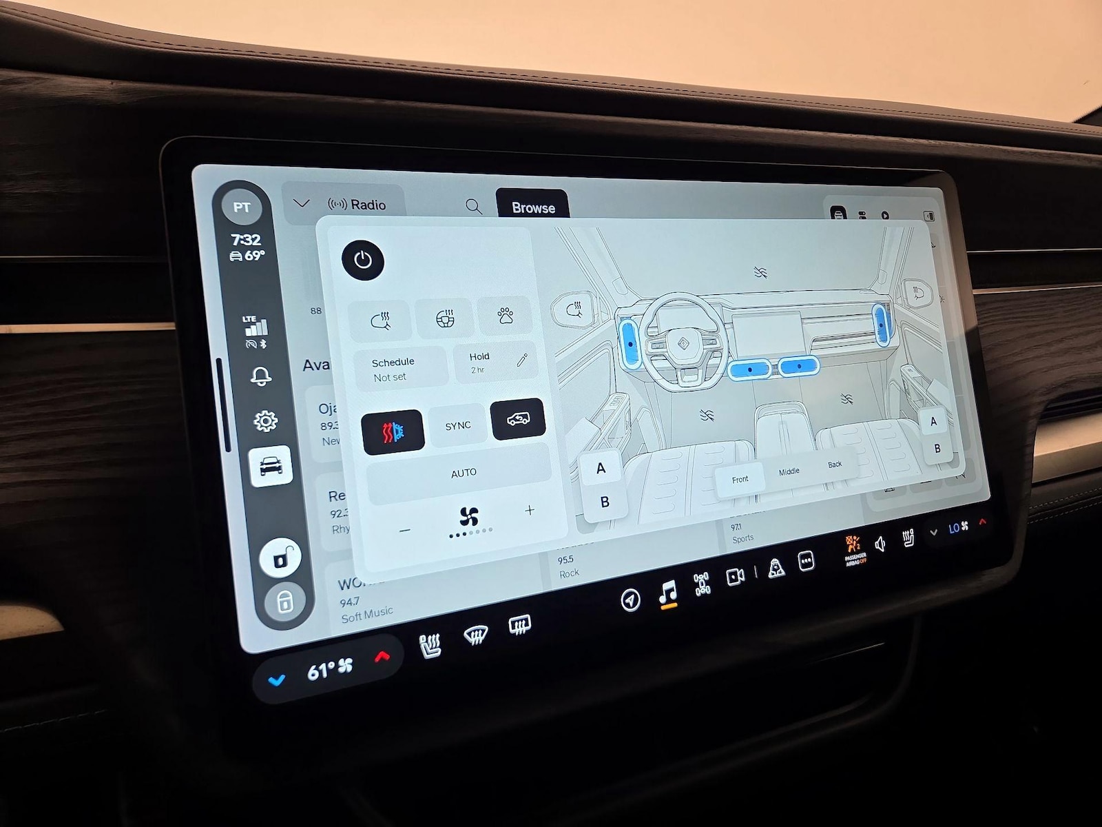 2023 Rivian R1S Adventure - Photo 17