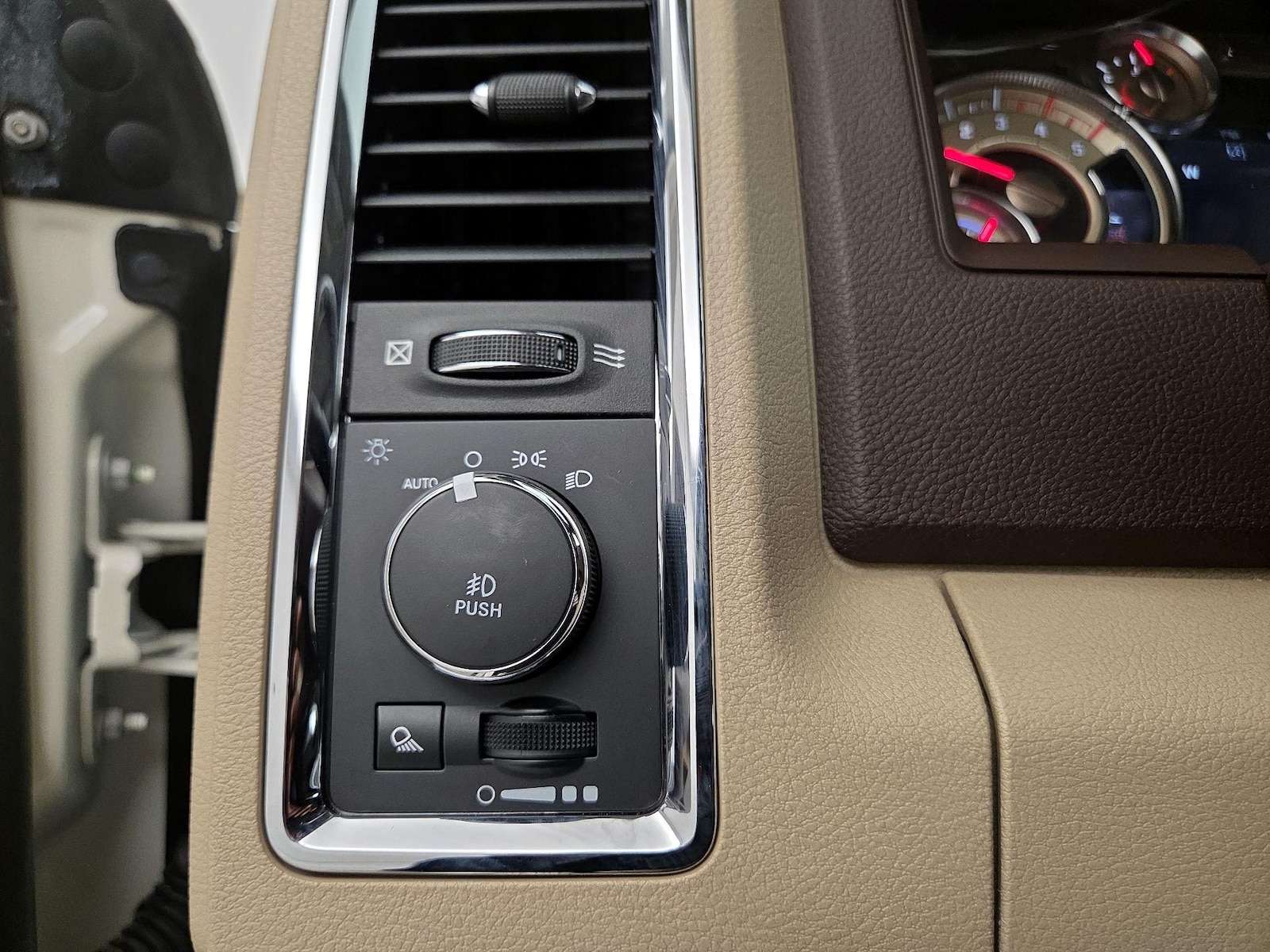 2018 RAM Ram 3500 Pickup Laramie Longhorn - Photo 14
