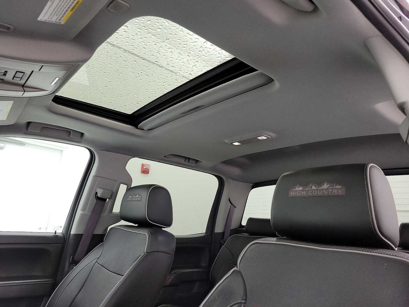 Sunroof(s) & Overhead Airbags