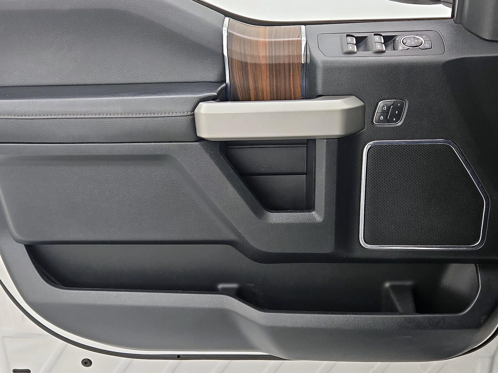 2016 Ford F-150 Lariat - Photo 13