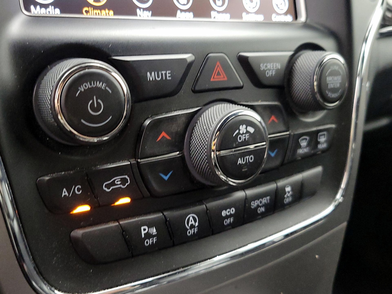 2018 Jeep Grand Cherokee Overland - Photo 18