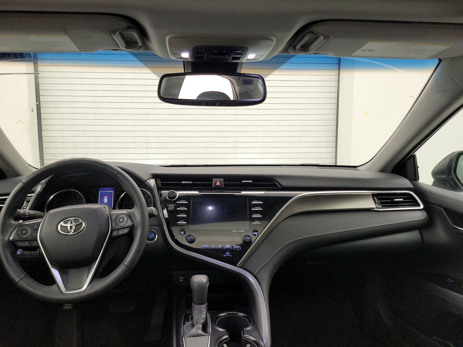 2018 Toyota Camry SE - Photo 10