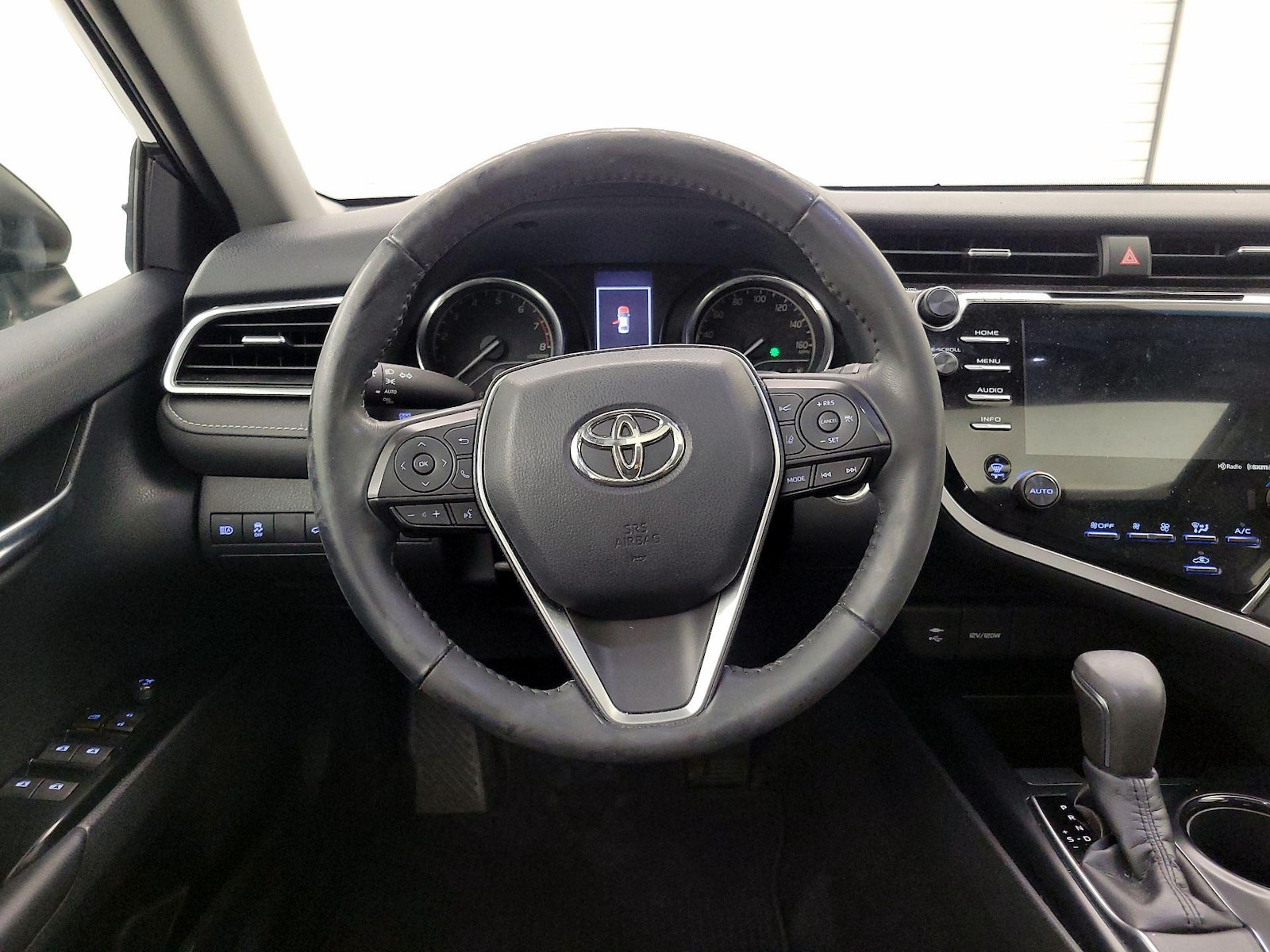 2018 Toyota Camry SE - Photo 11