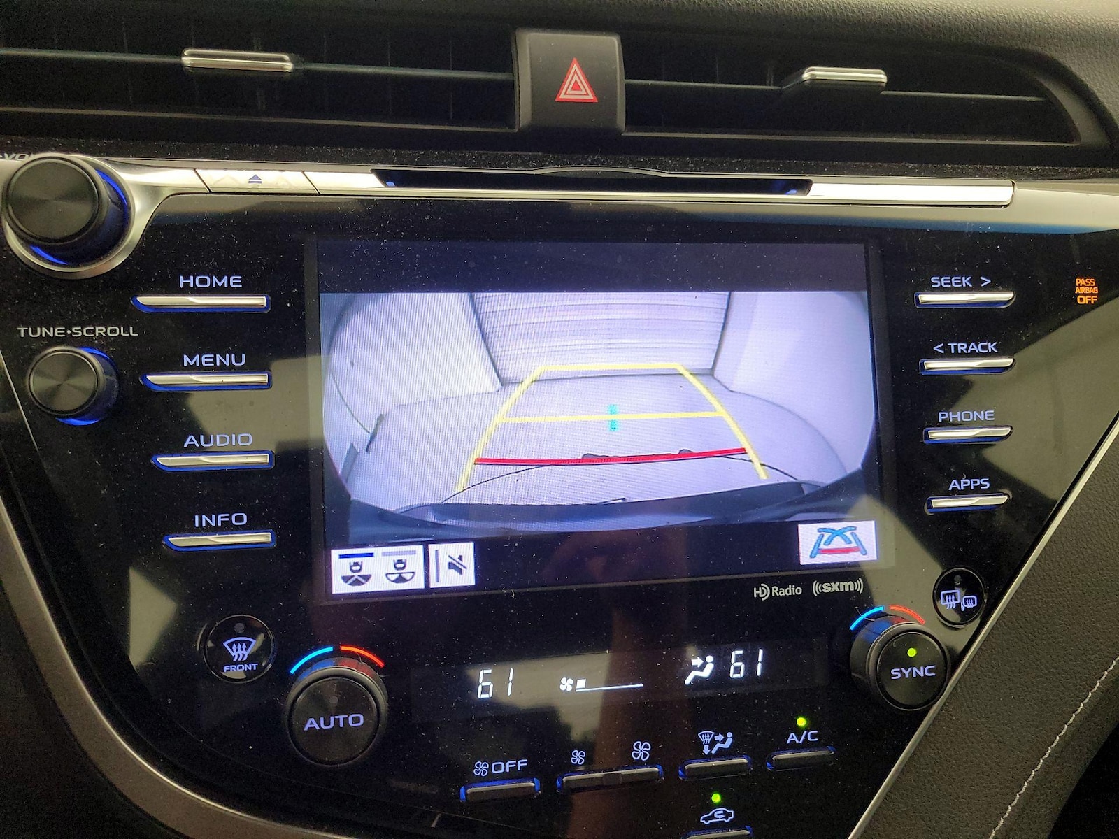 2018 Toyota Camry SE - Photo 15