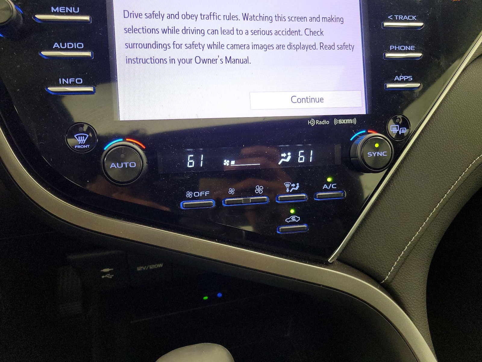 2018 Toyota Camry SE - Photo 17