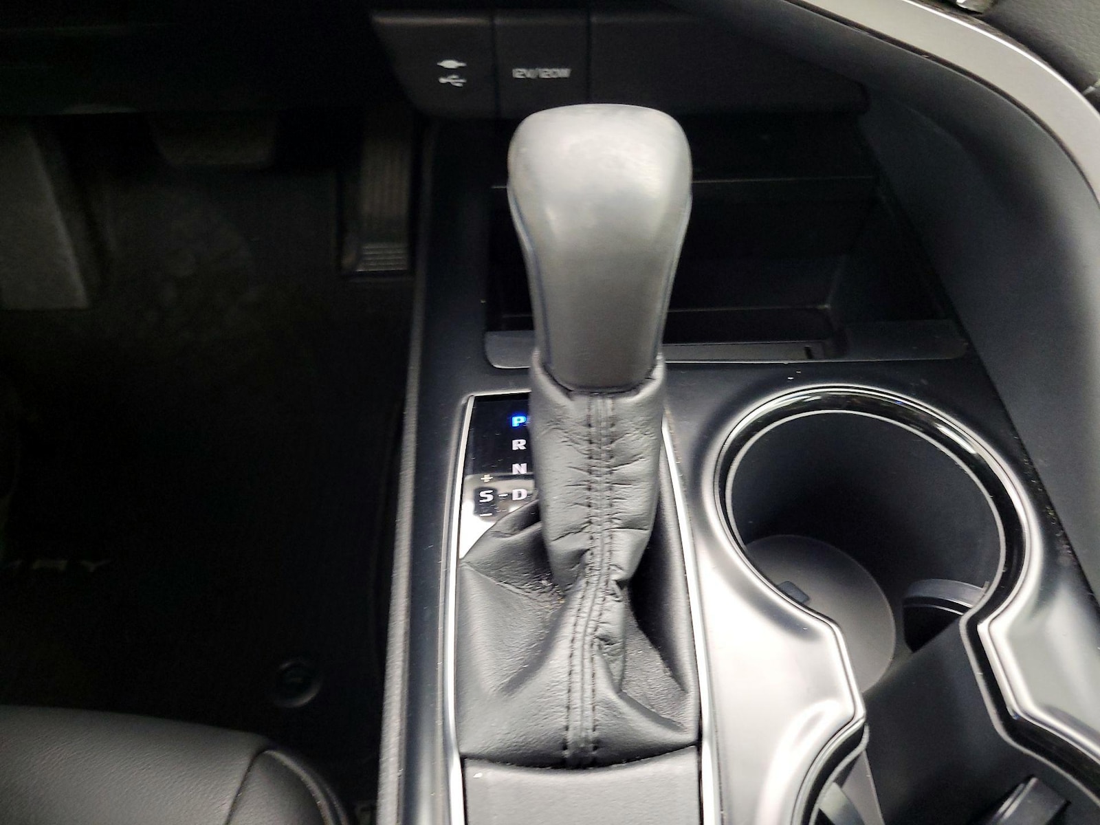 2018 Toyota Camry SE - Photo 18