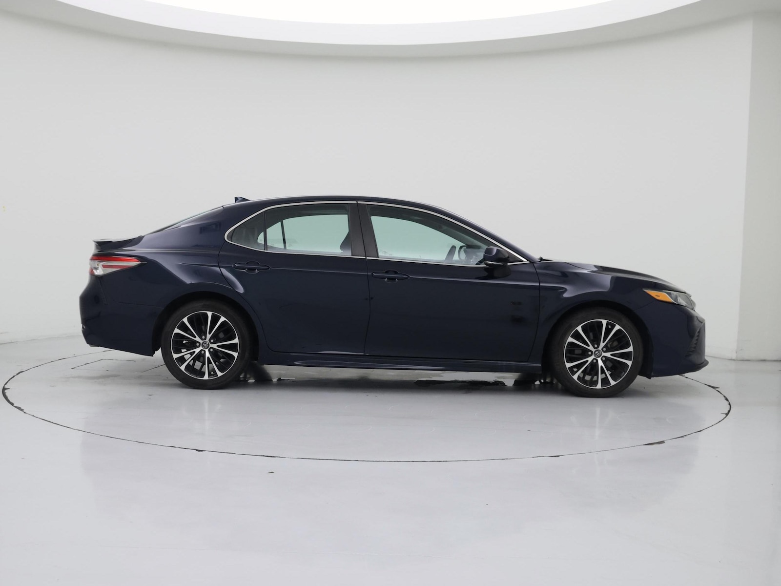2018 Toyota Camry SE - Photo 8