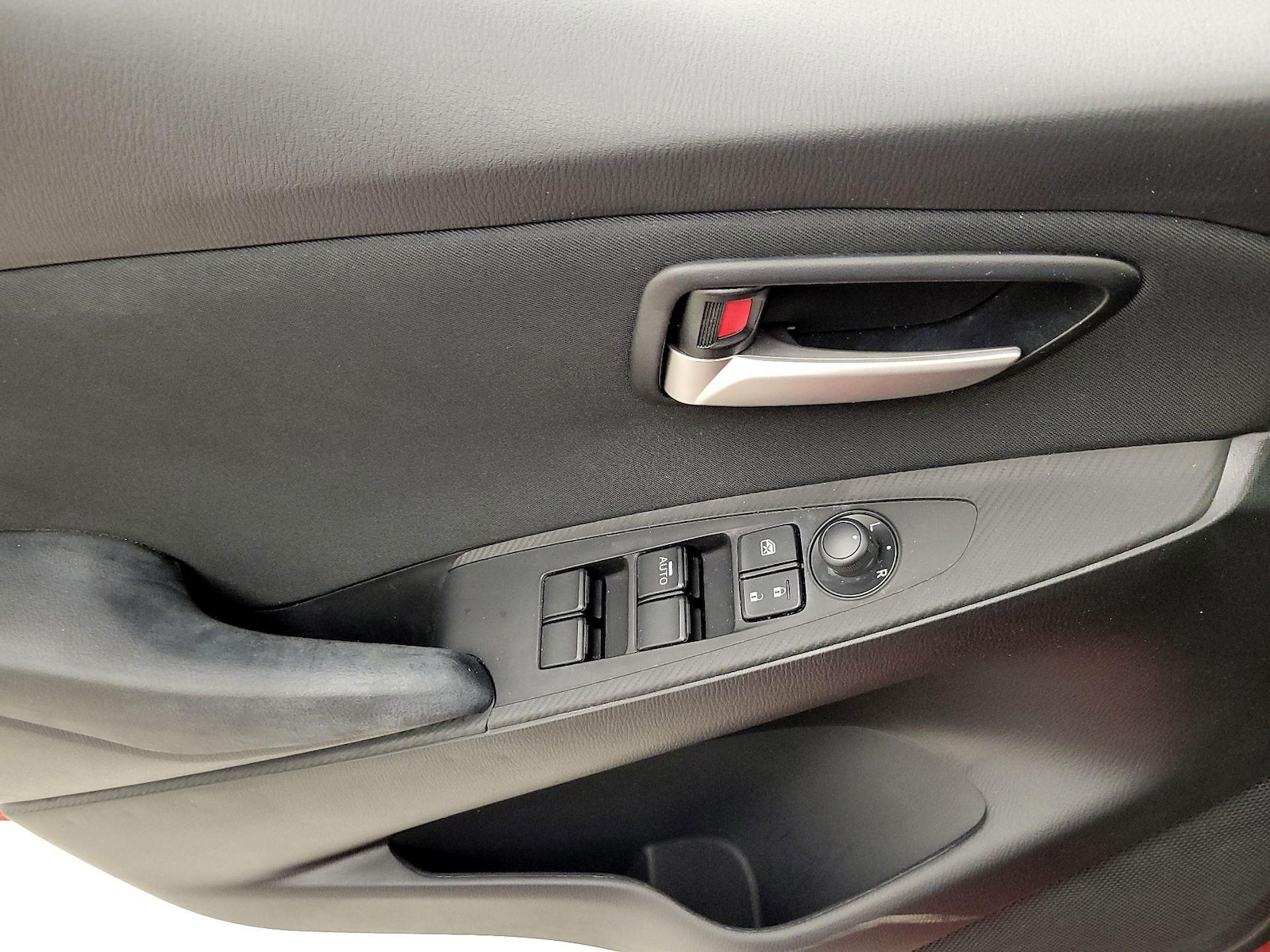 2019 Toyota Yaris LE - Photo 13