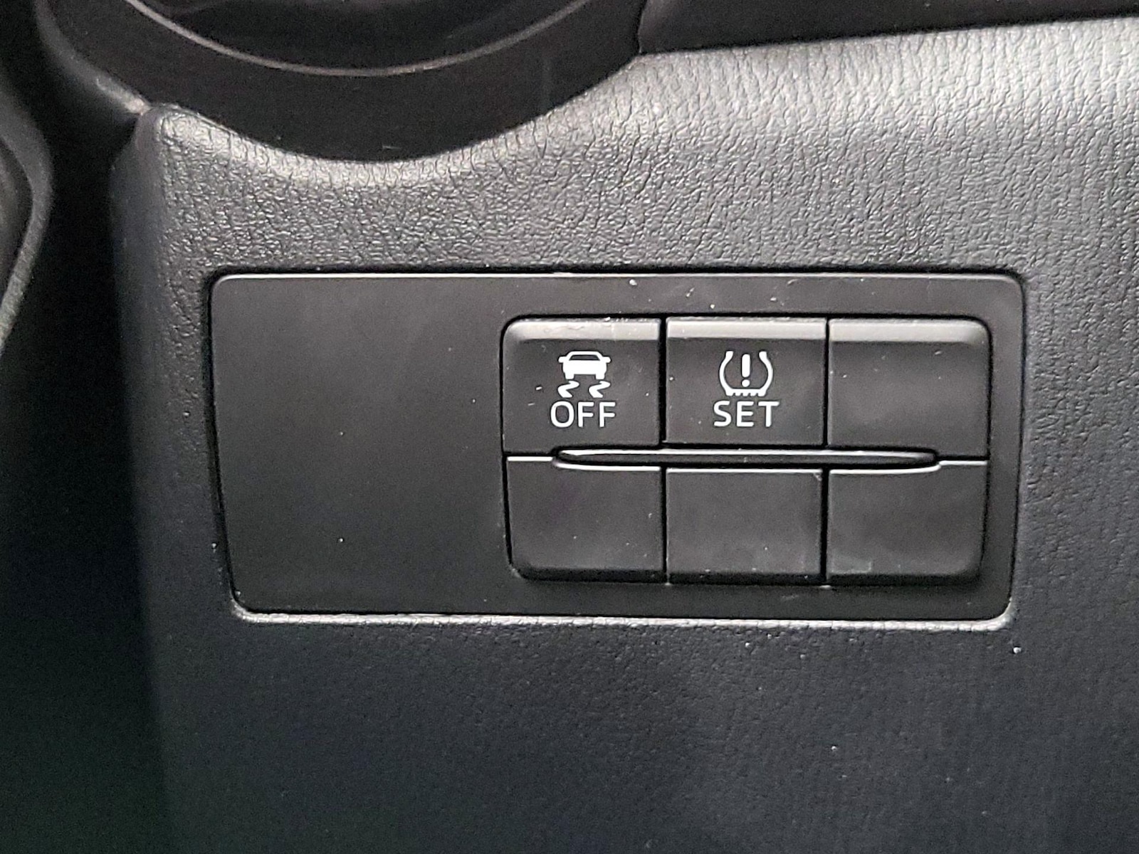 2019 Toyota Yaris LE - Photo 14