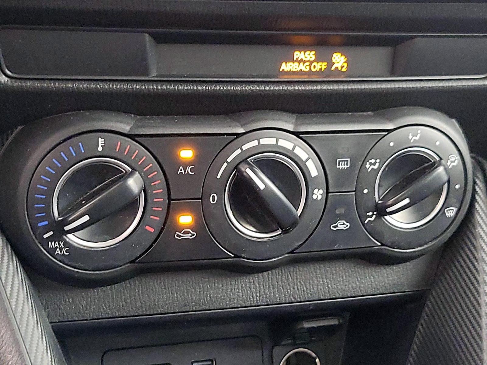 2019 Toyota Yaris LE - Photo 17