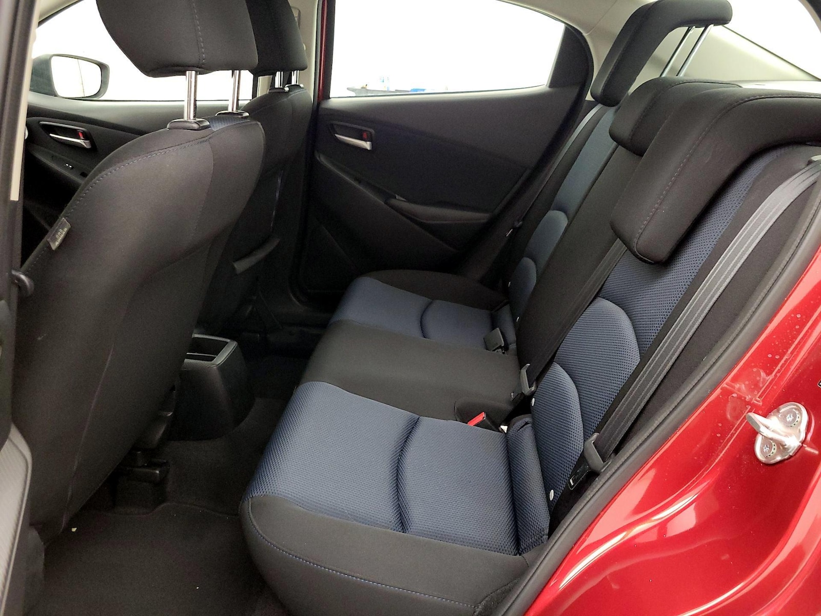 2019 Toyota Yaris LE - Photo 20