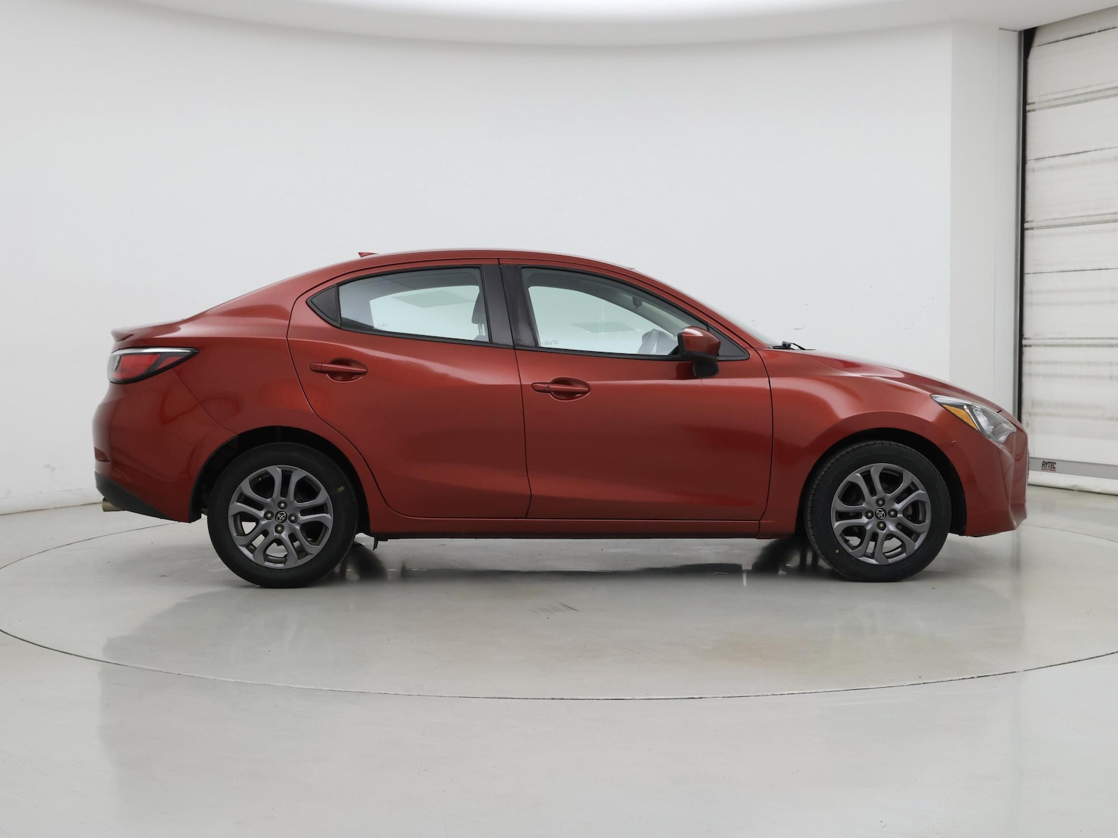 2019 Toyota Yaris LE - Photo 8