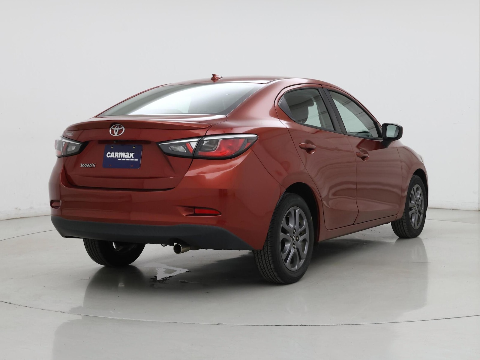 2019 Toyota Yaris LE - Photo 9