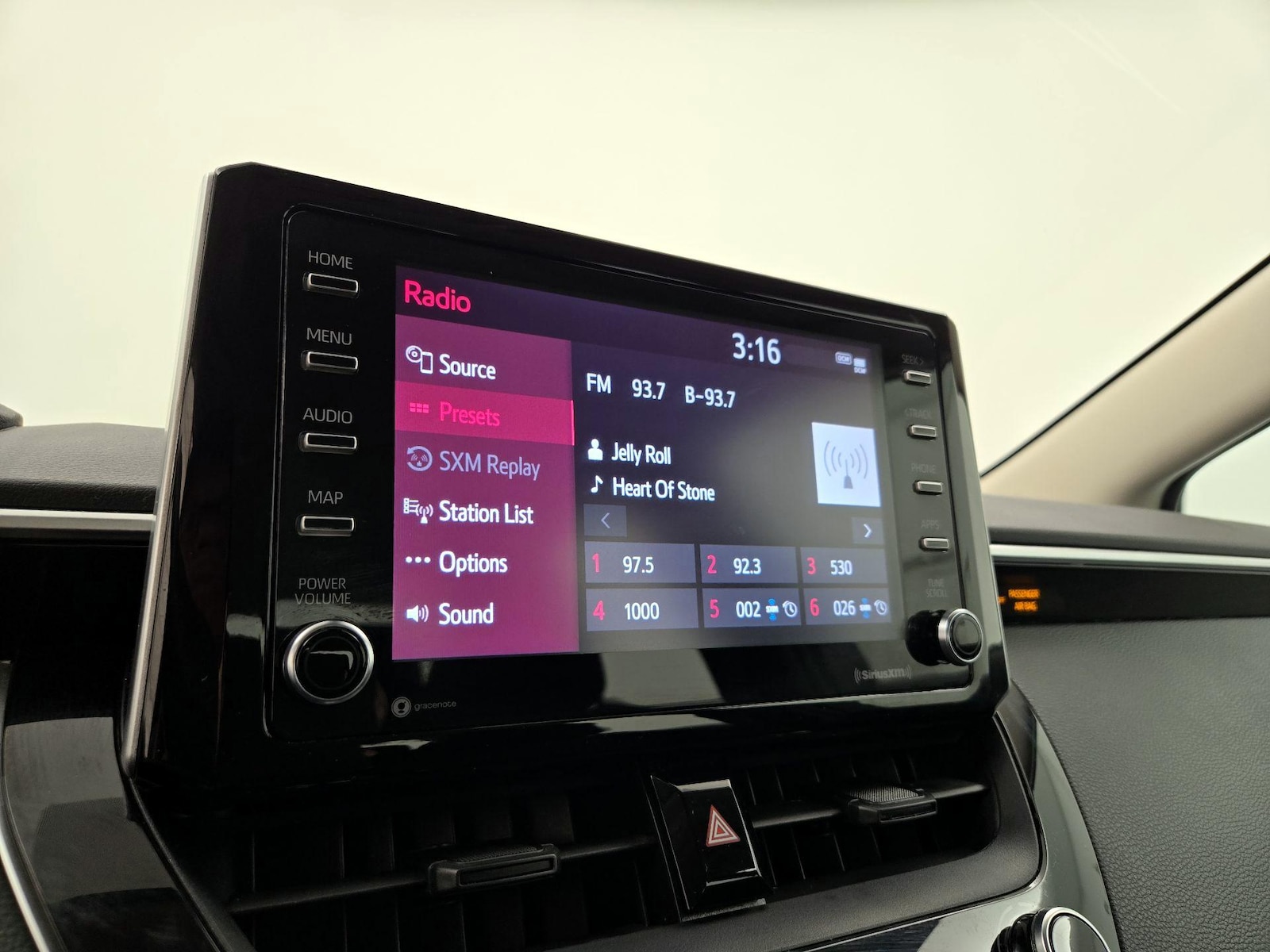 2021 Toyota Corolla LE - Photo 16