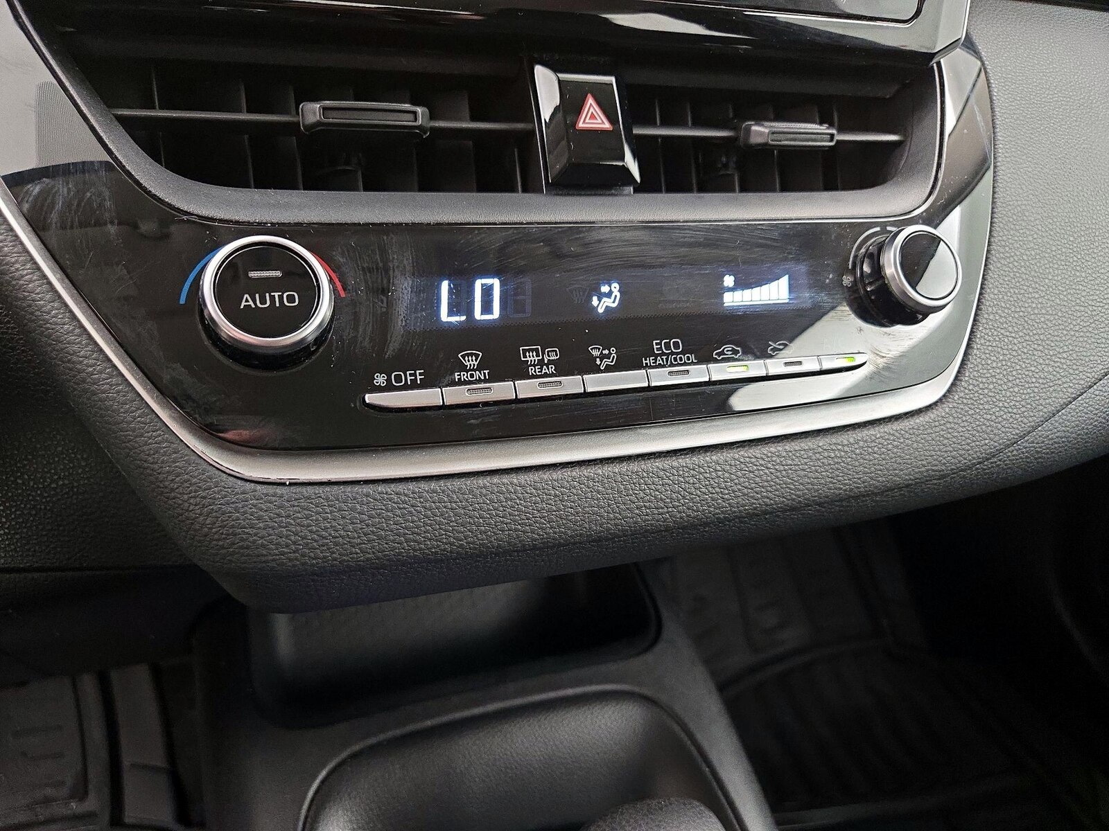 2021 Toyota Corolla LE - Photo 17
