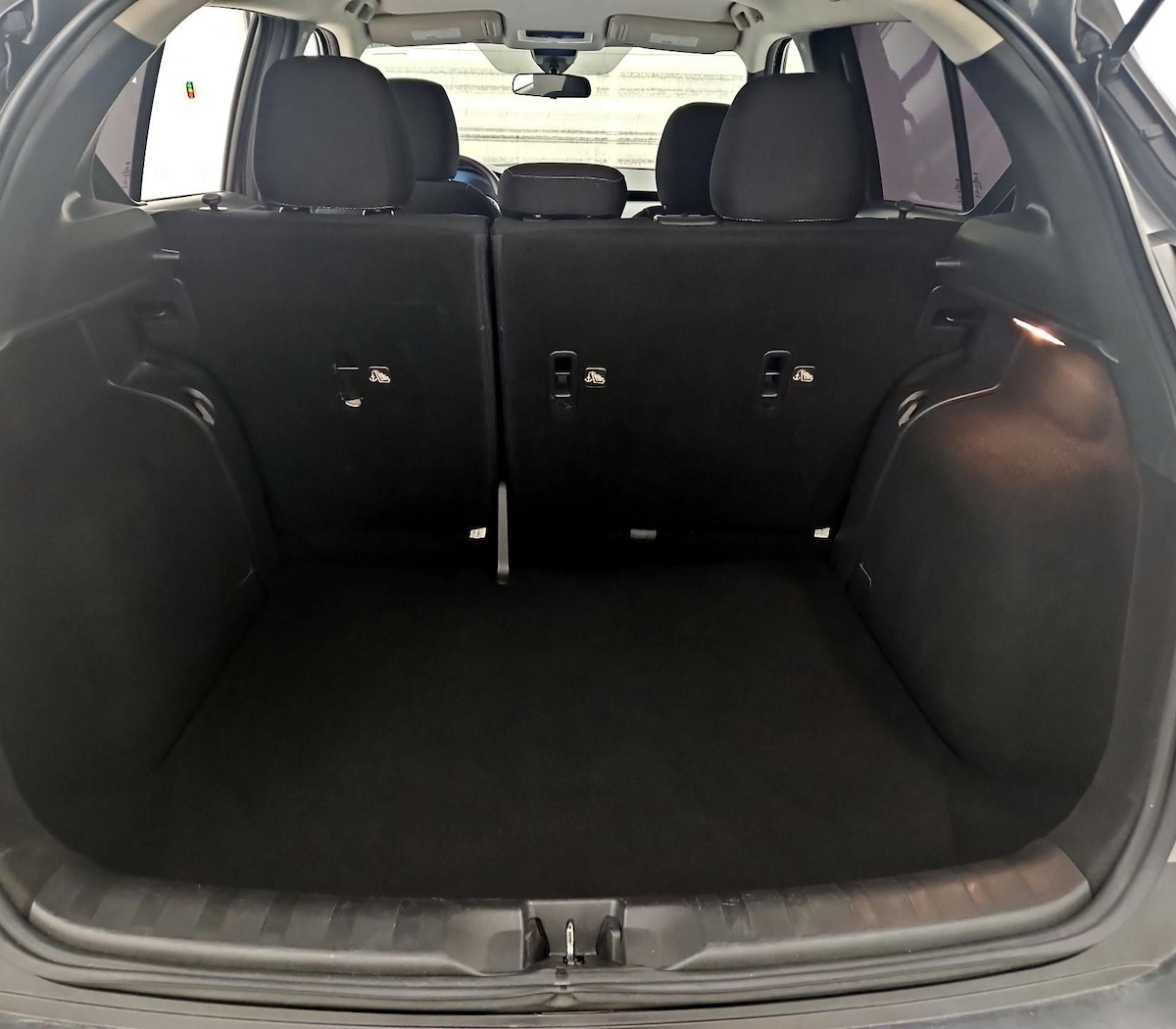 Trunk/Cargo (Seats Up)