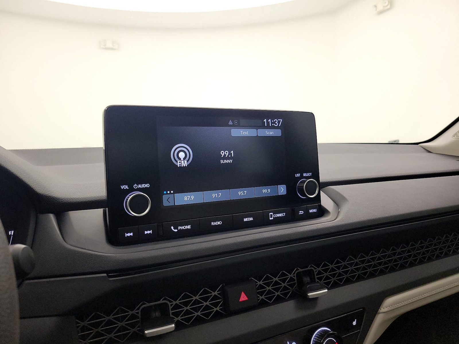 2025 Honda Accord SE - Photo 15