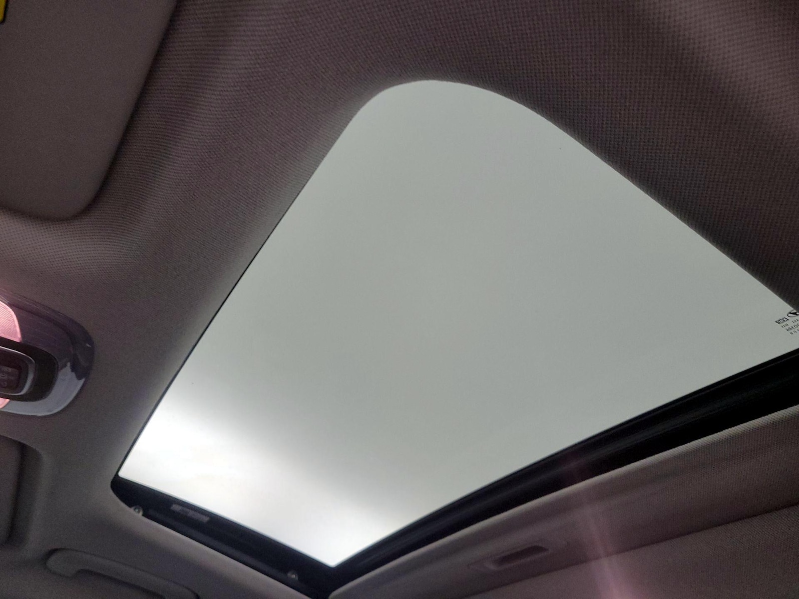Sunroof(s) & Overhead Airbags