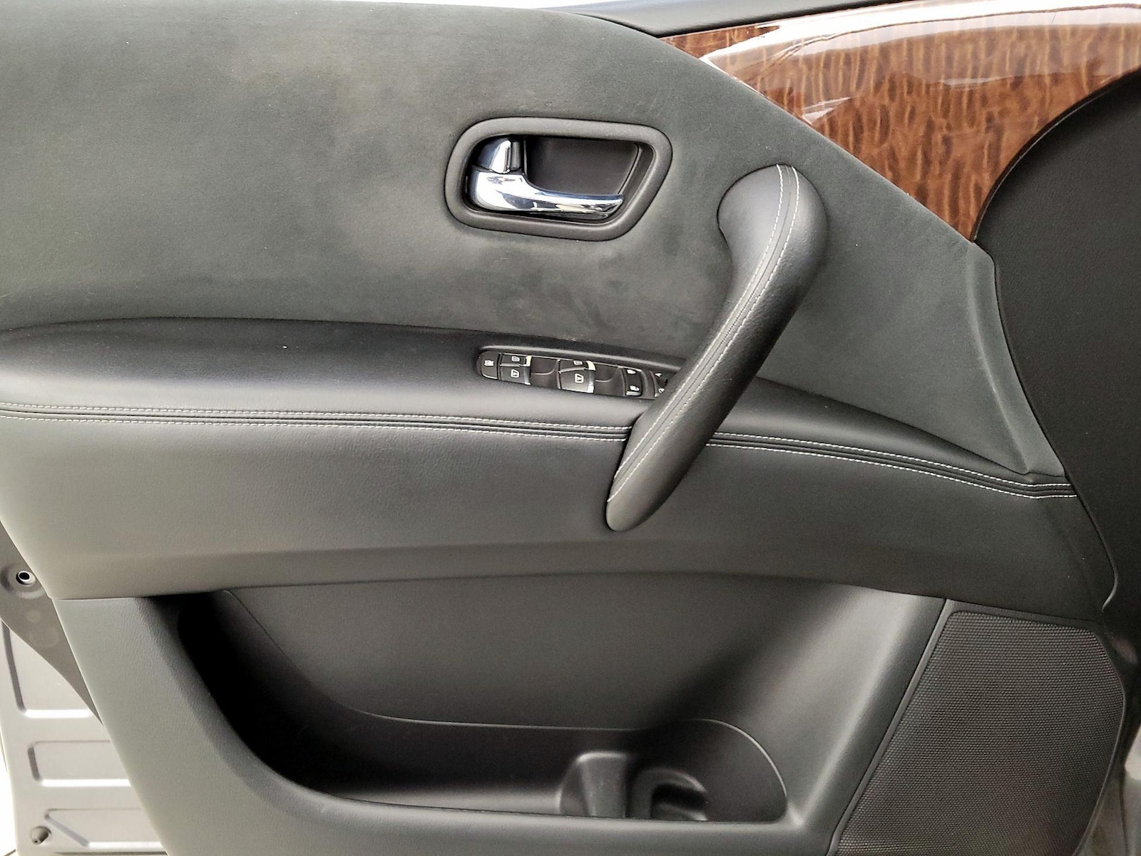 2018 Nissan Armada SV - Photo 13