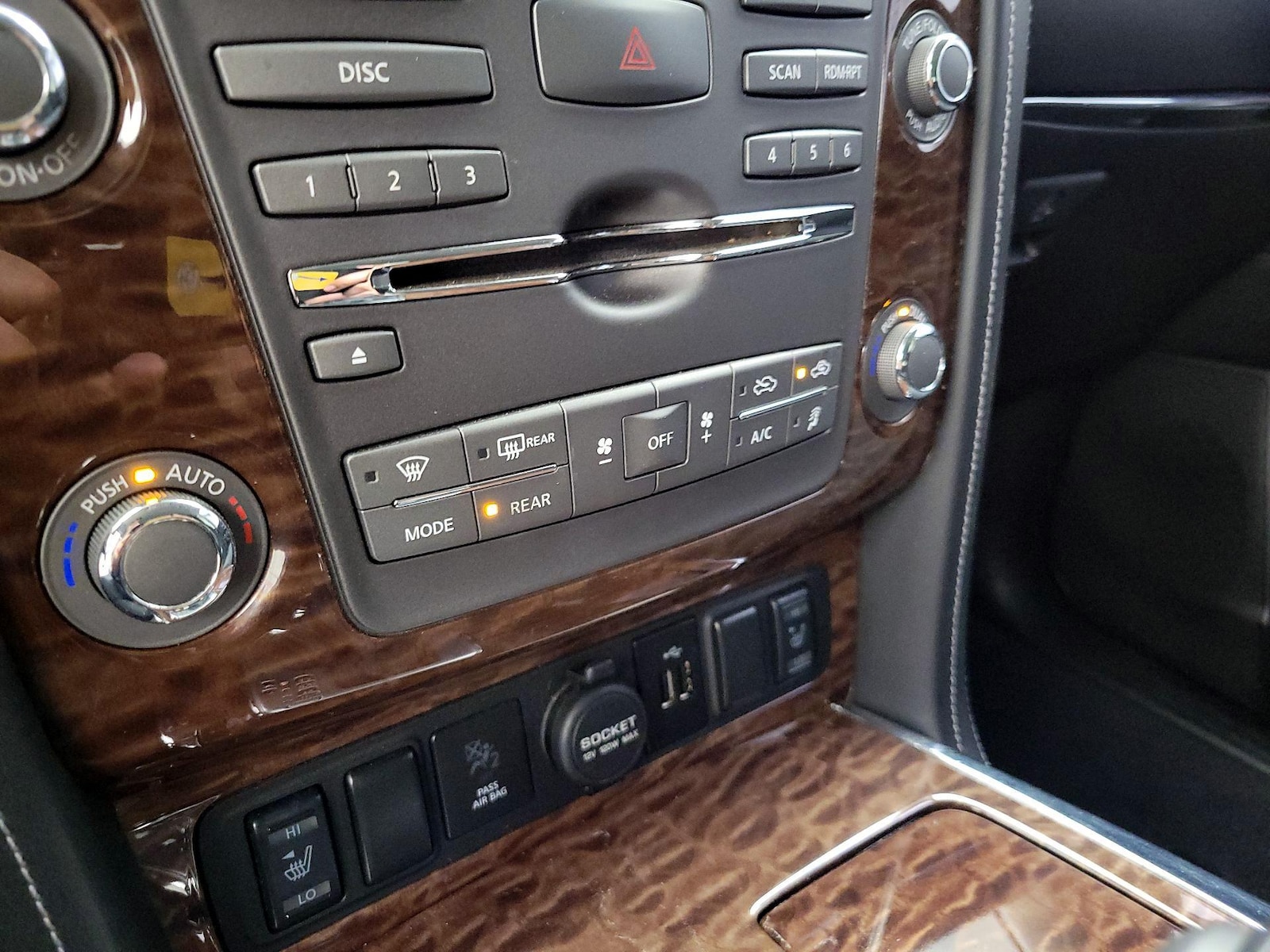 2018 Nissan Armada SV - Photo 17