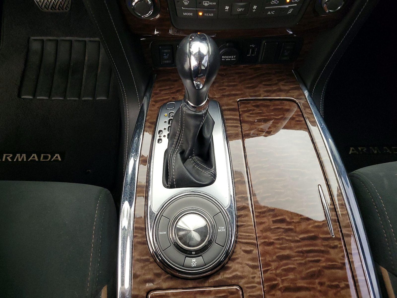 2018 Nissan Armada SV - Photo 18