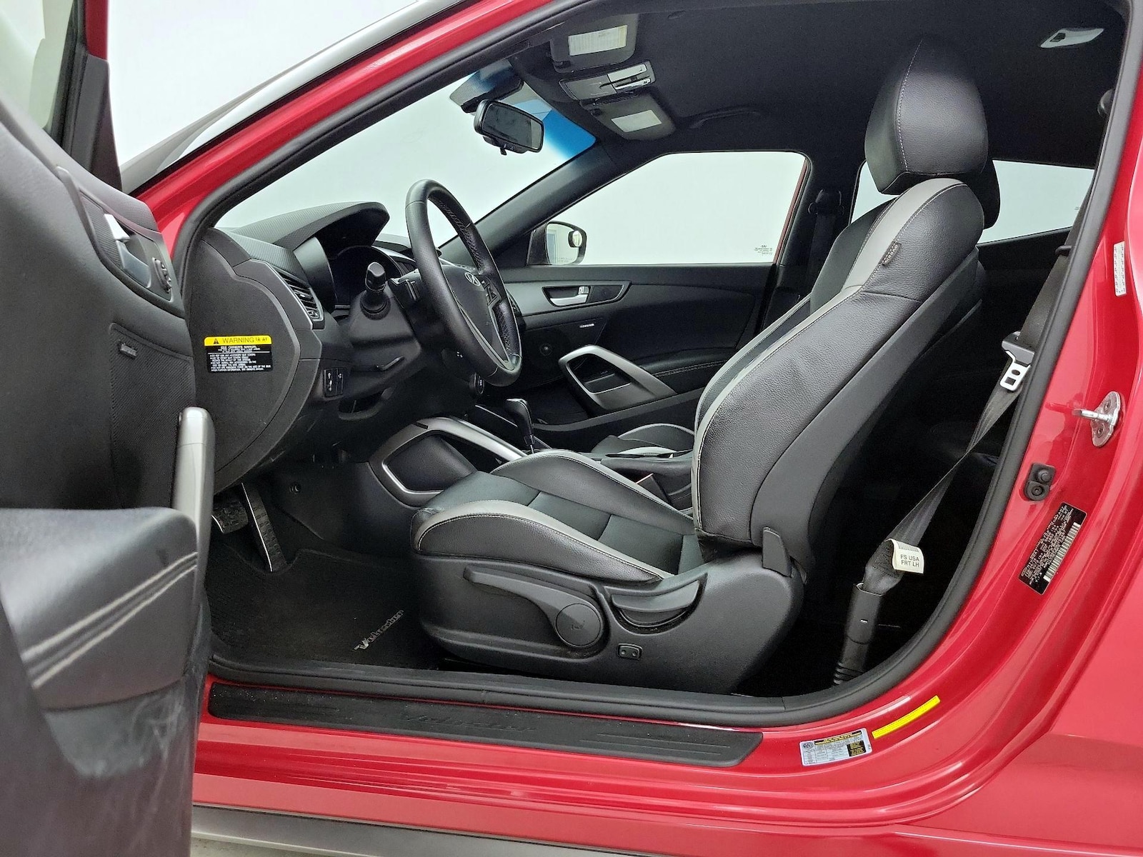 2016 Hyundai Veloster Base - Photo 12
