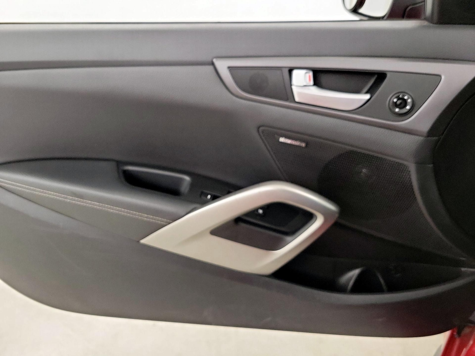 2016 Hyundai Veloster Base - Photo 13
