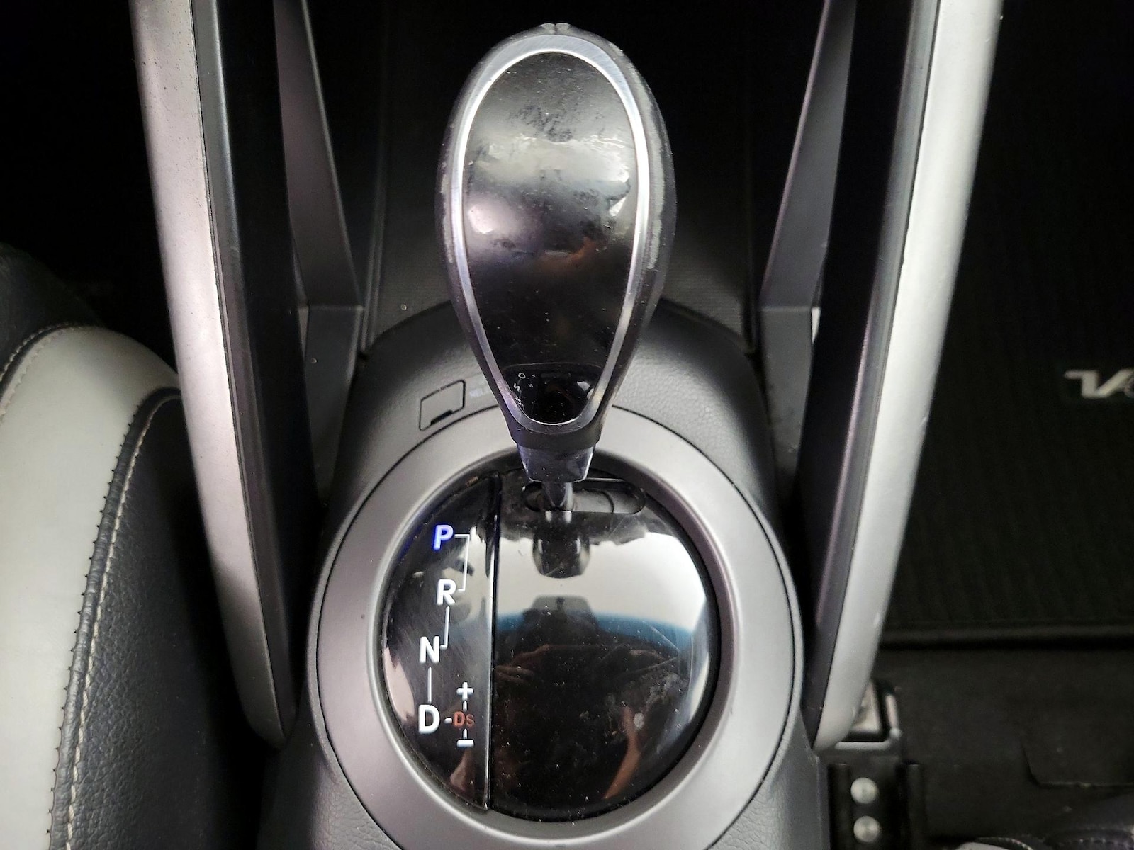 2016 Hyundai Veloster Base - Photo 18