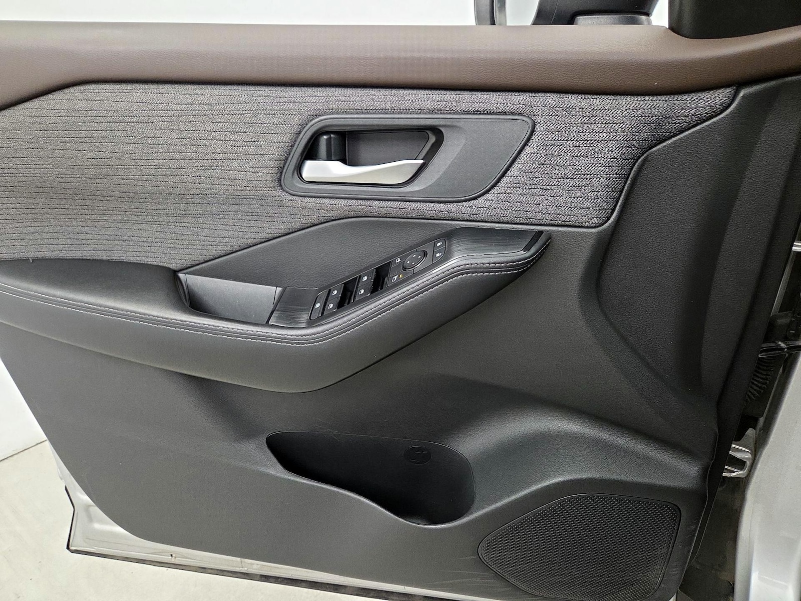 2021 Nissan Rogue SV - Photo 13