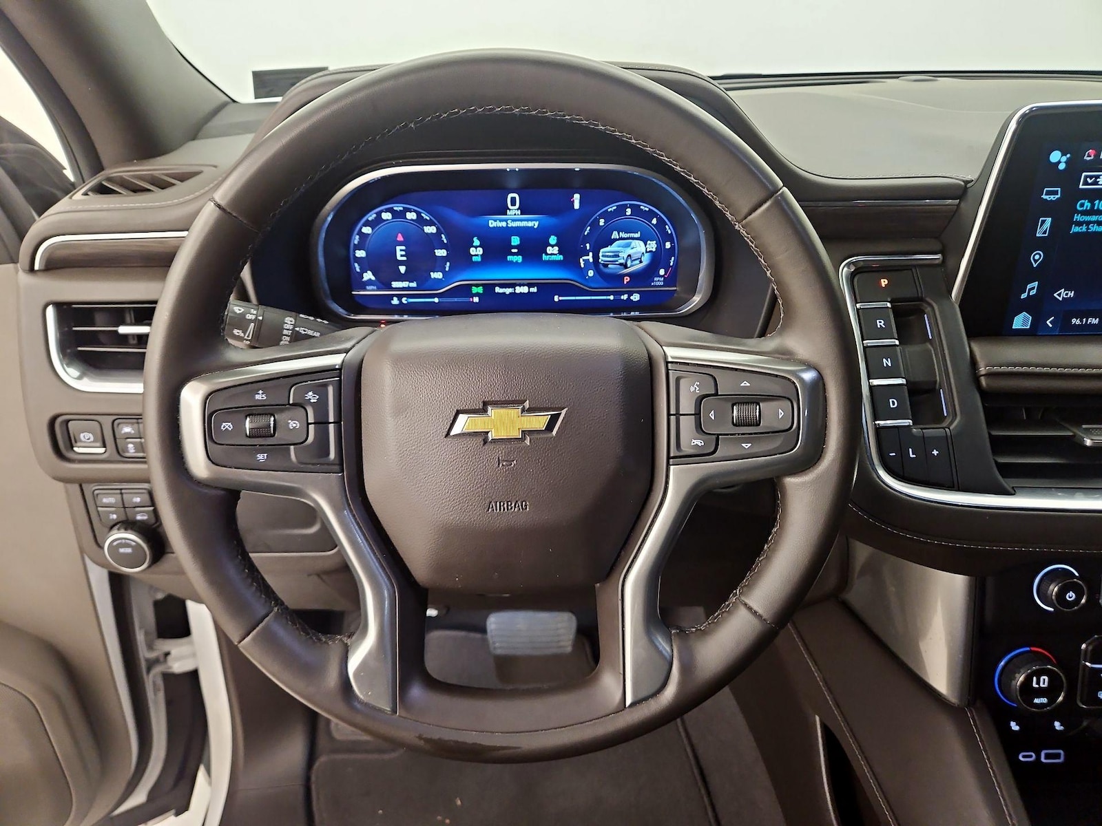 2023 Chevrolet Suburban LT - Photo 11