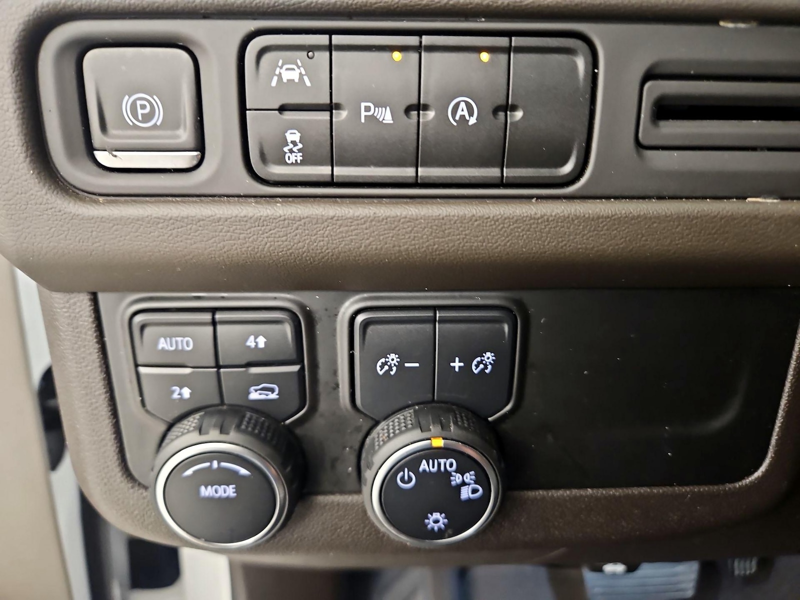 2023 Chevrolet Suburban LT - Photo 14