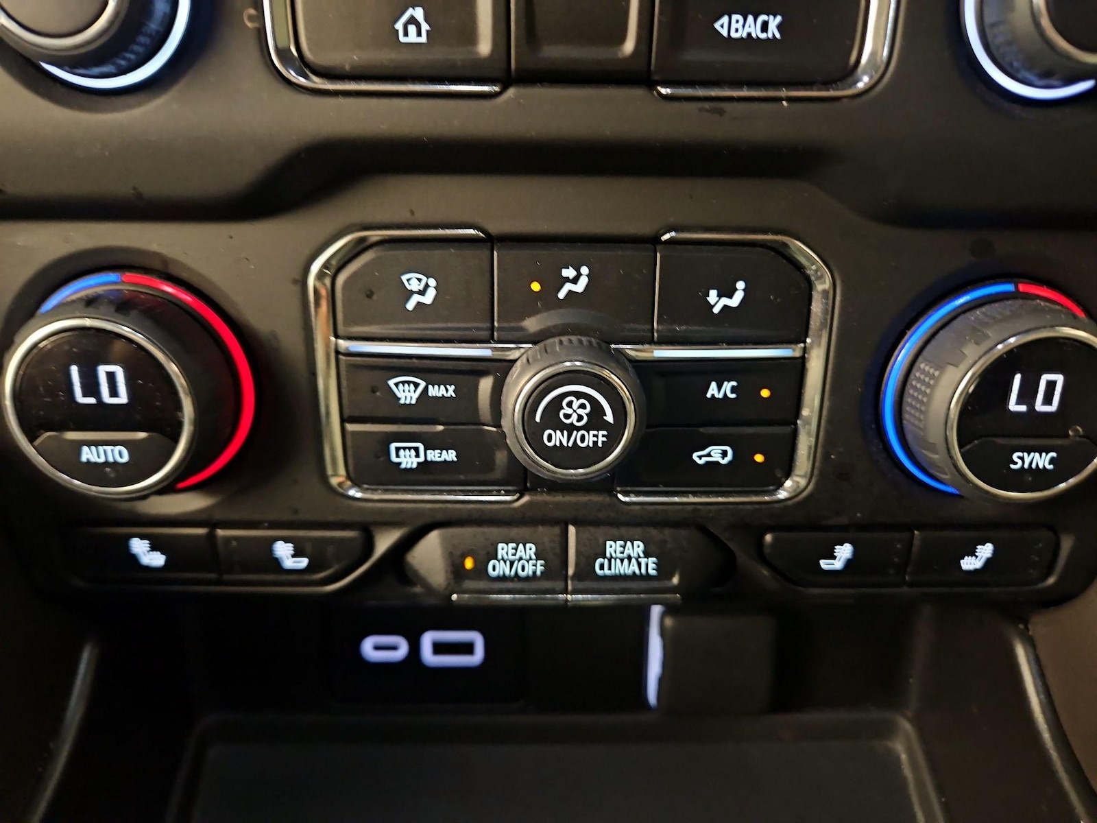 2023 Chevrolet Suburban LT - Photo 17