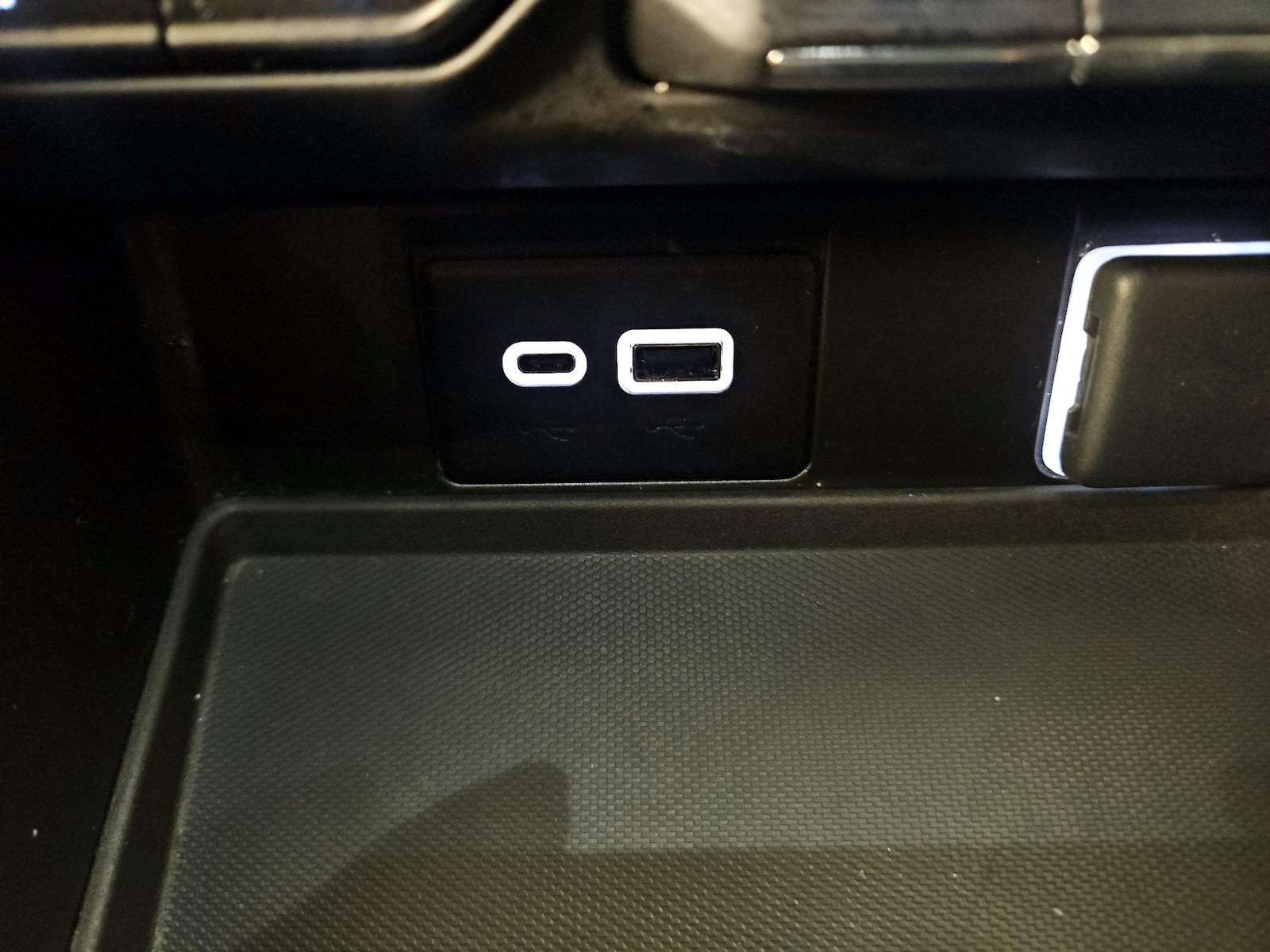 2023 Chevrolet Suburban LT - Photo 19