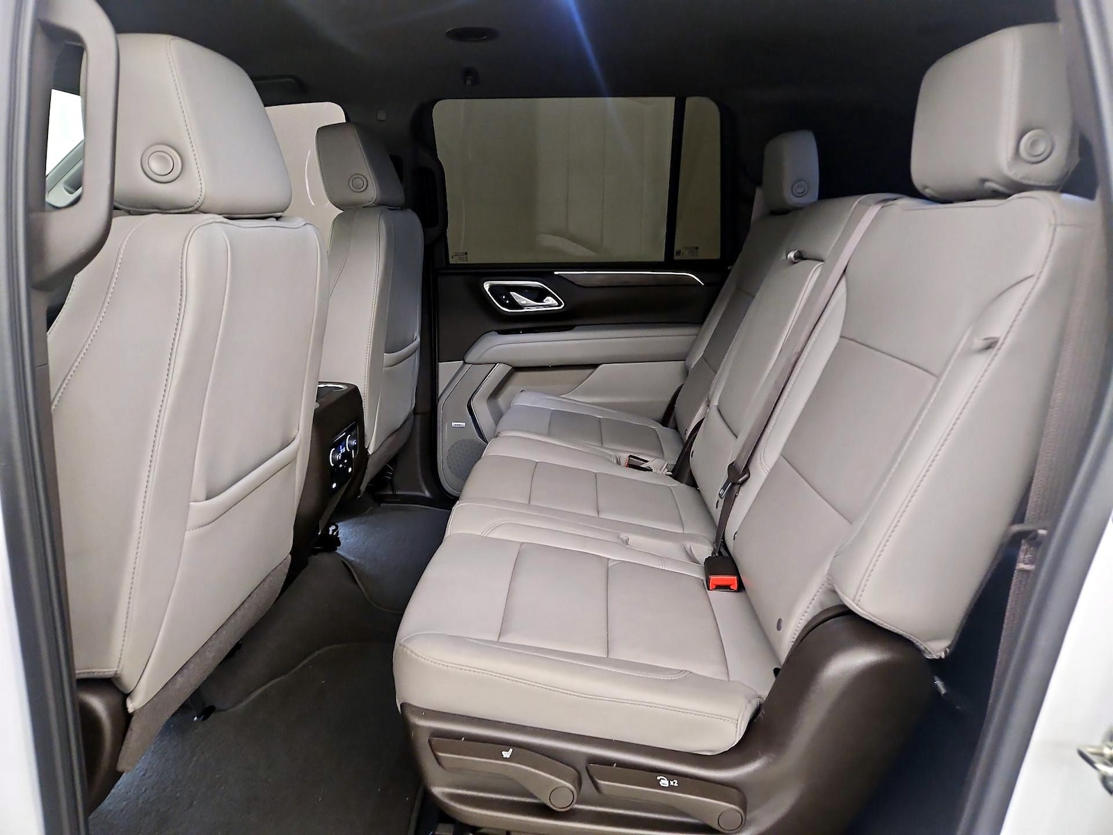 2023 Chevrolet Suburban LT - Photo 20