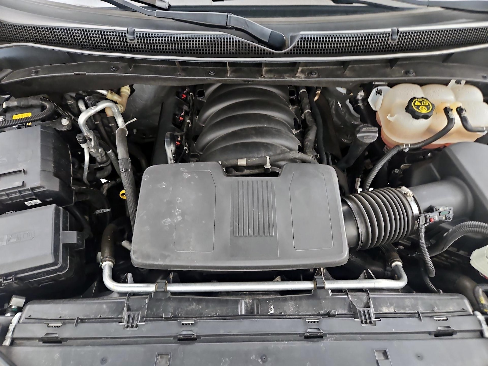 2023 Chevrolet Suburban LT - Photo 23