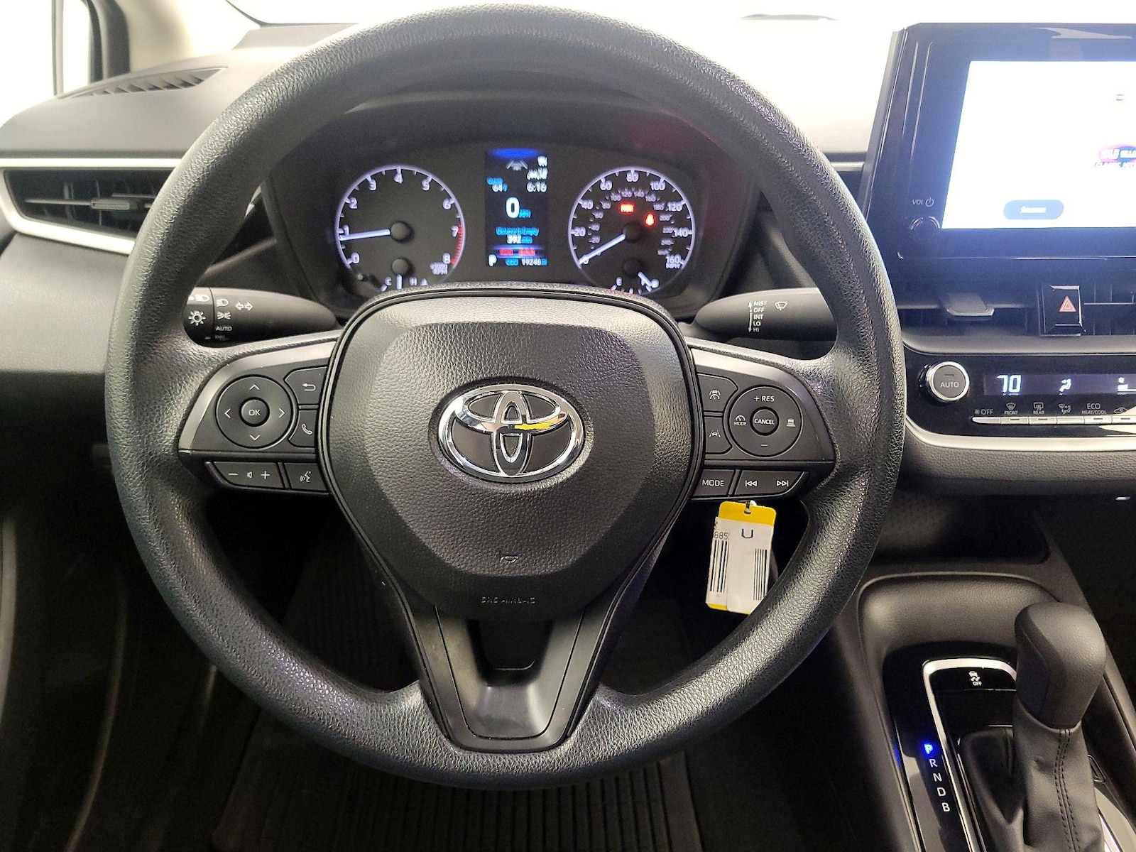 2025 Toyota Corolla LE - Photo 11