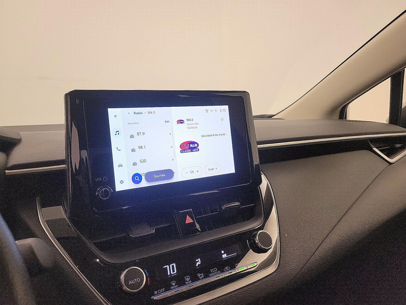 2025 Toyota Corolla LE - Photo 16