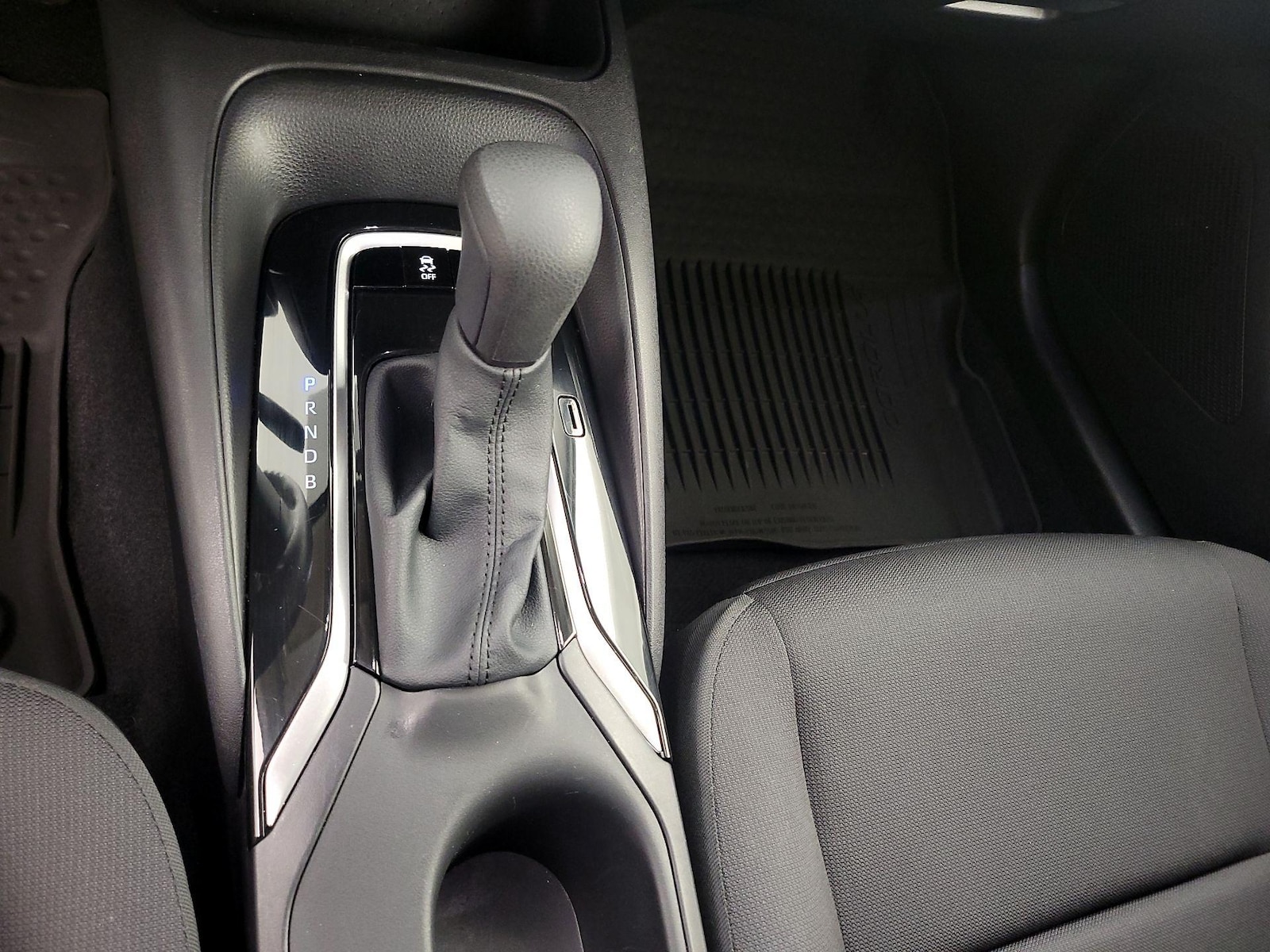 2025 Toyota Corolla LE - Photo 18