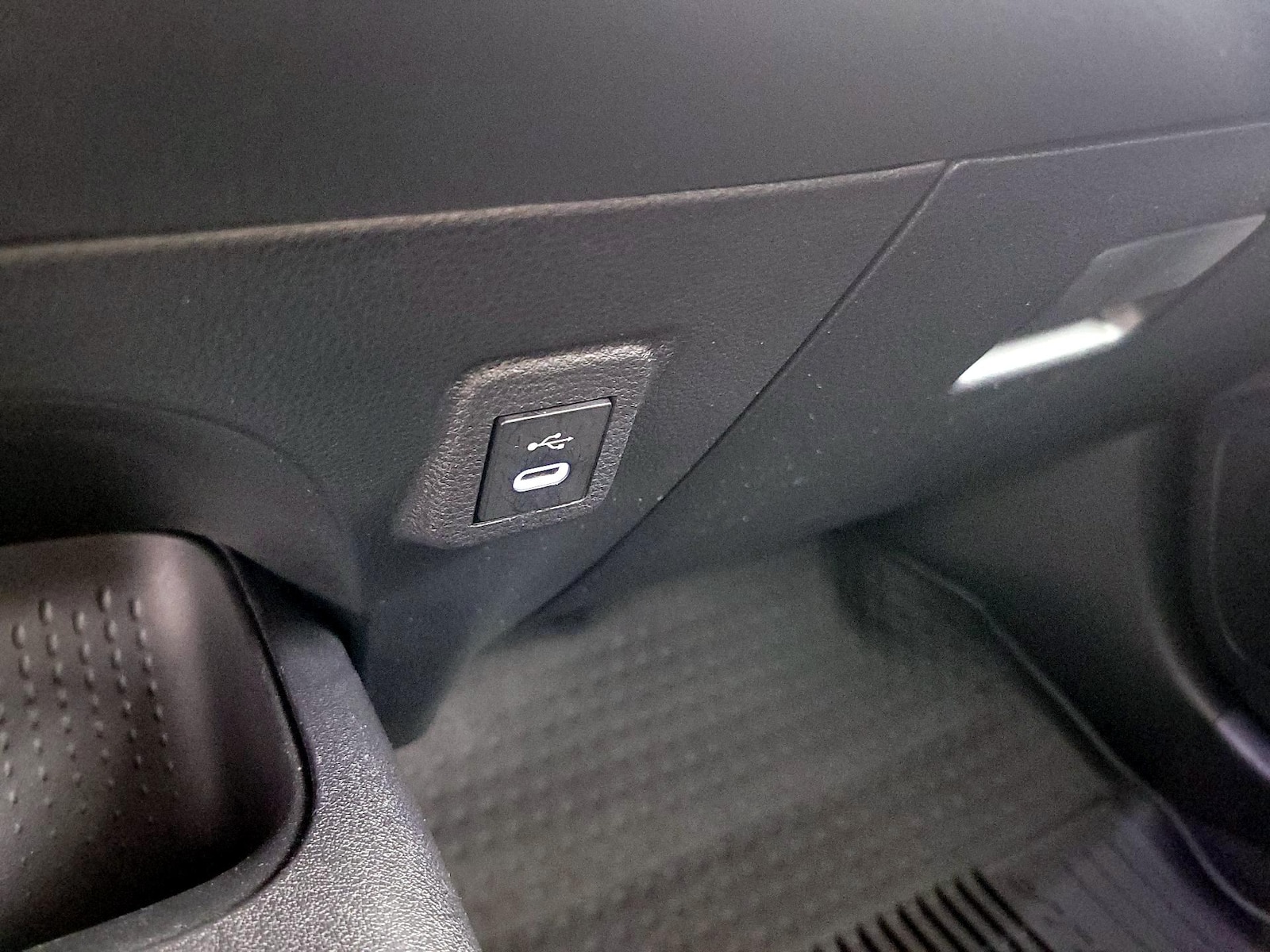 2025 Toyota Corolla LE - Photo 19