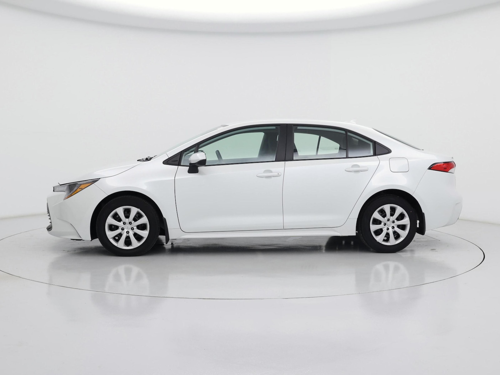 2025 Toyota Corolla LE - Photo 4