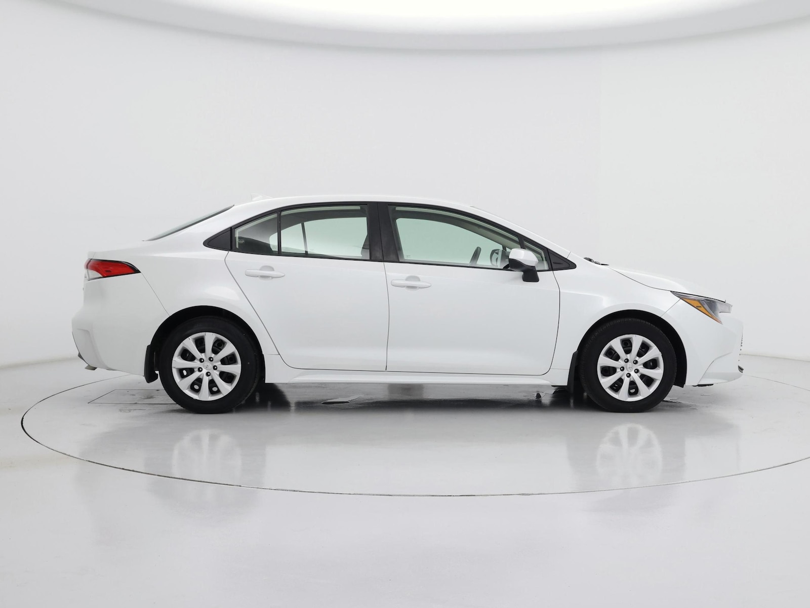 2025 Toyota Corolla LE - Photo 8