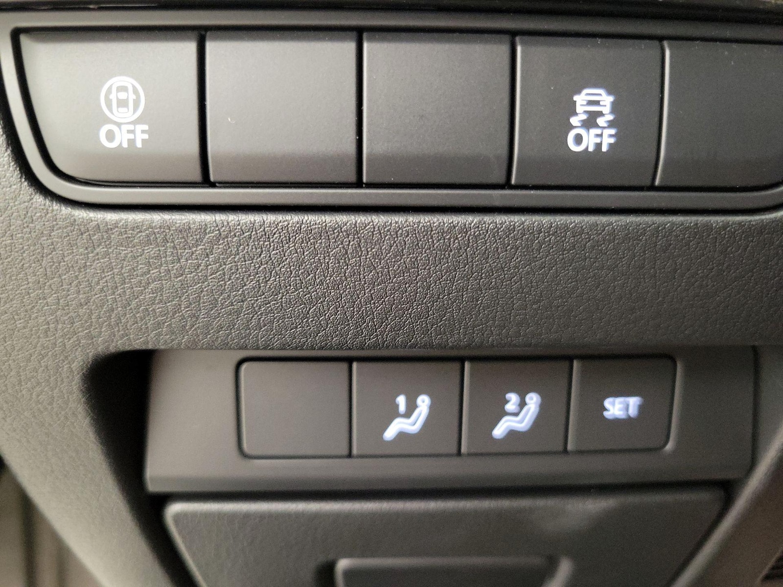 2022 Mazda Mazda3 Premium - Photo 14