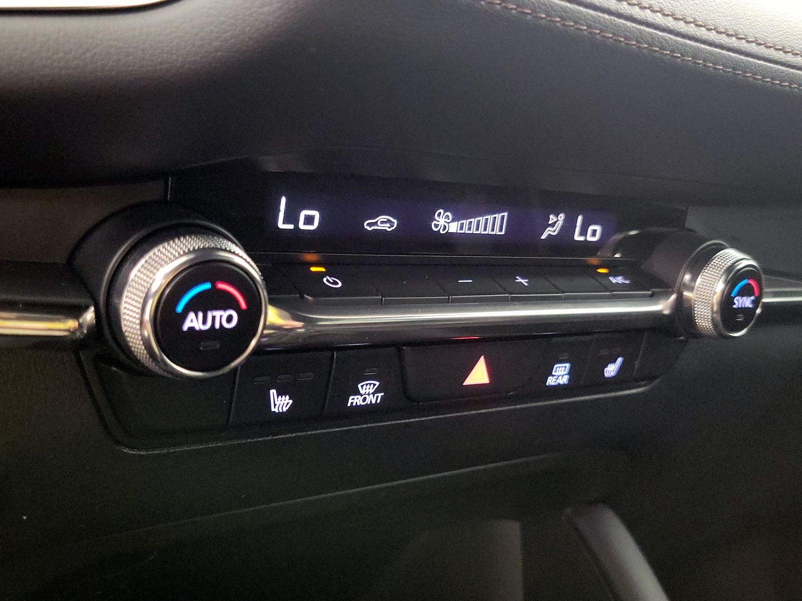 2022 Mazda Mazda3 Premium - Photo 17