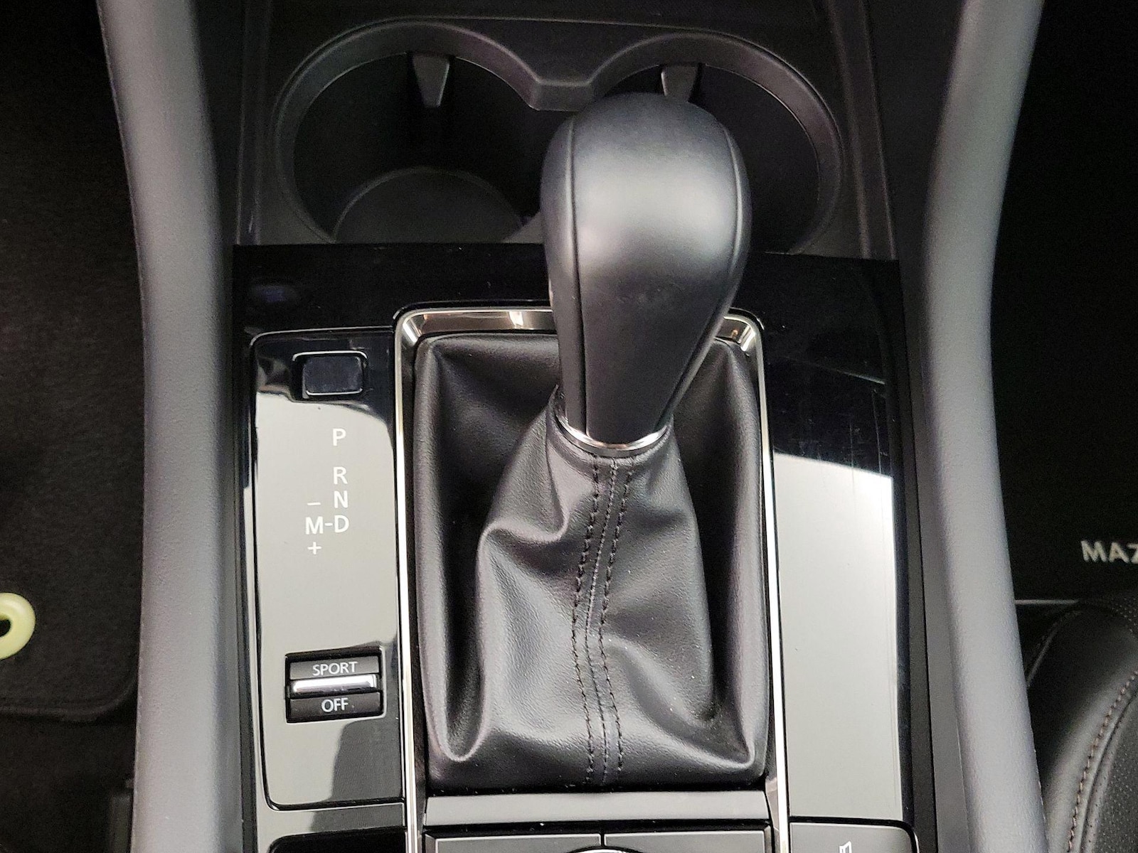 2022 Mazda Mazda3 Premium - Photo 18