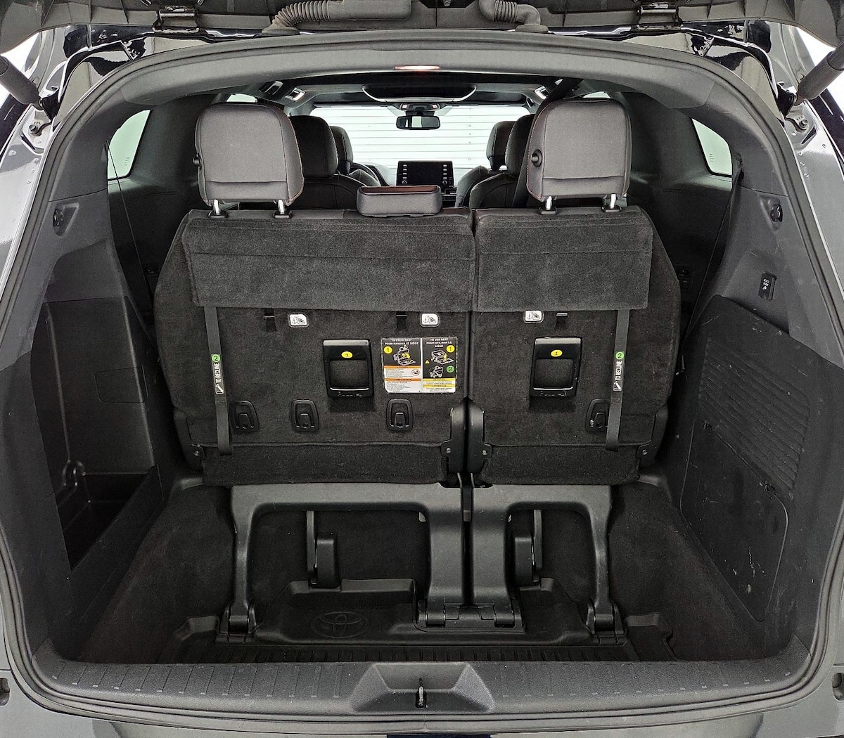 Trunk/Cargo (Seats Up)