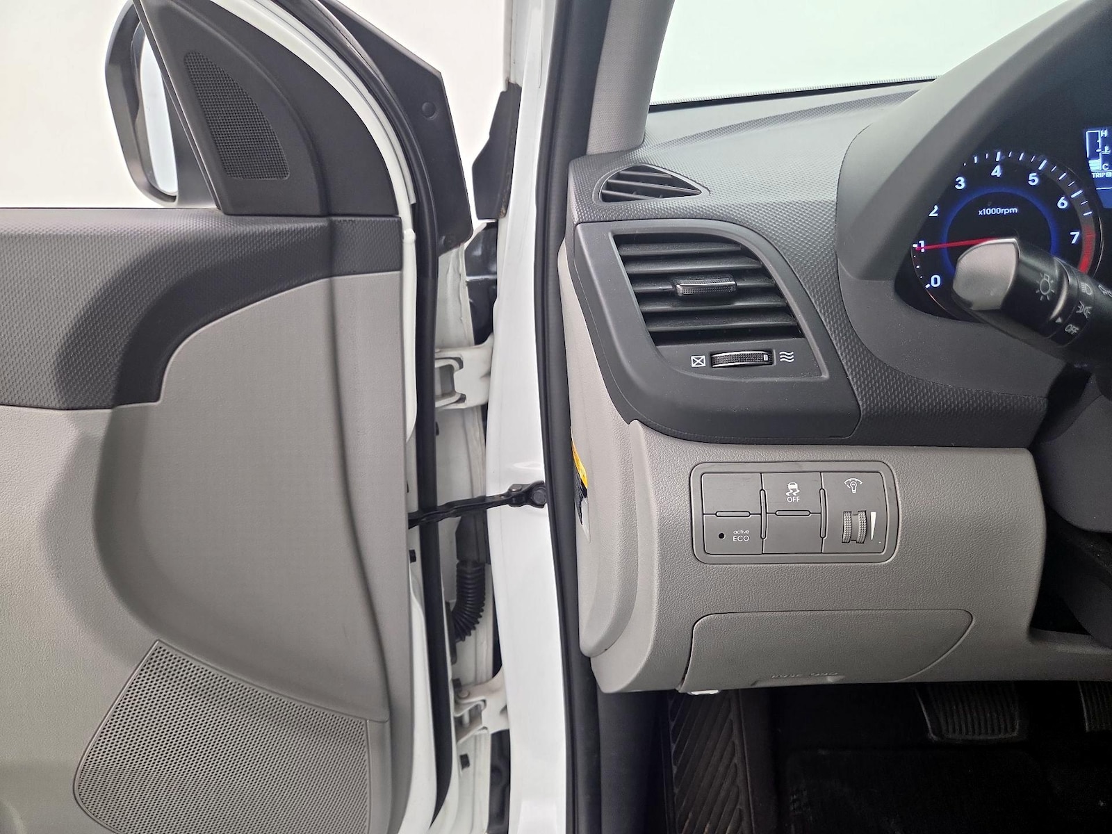 2016 Hyundai Accent SE - Photo 14